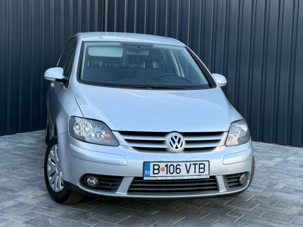 VOLKSWAGEN GOLF 5 / 1.6 BENZINA 116CP / FAB 06.2005 / INMATRICULAT / EURO 4 / Posibilitate Rate / BuyBack / Garantie 1 AN